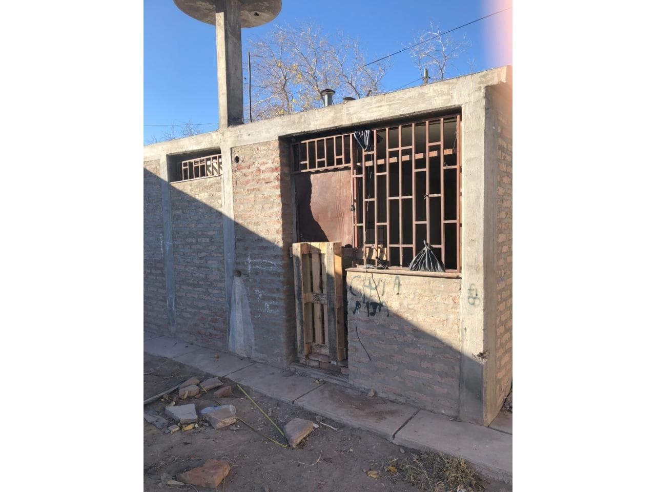 Venta Casa A Reacondicionar En  Entorno Residencial, 2 Dormitorios, 1 Baño, Cocina Comedor - Barrio 19 De Abril Chimbas