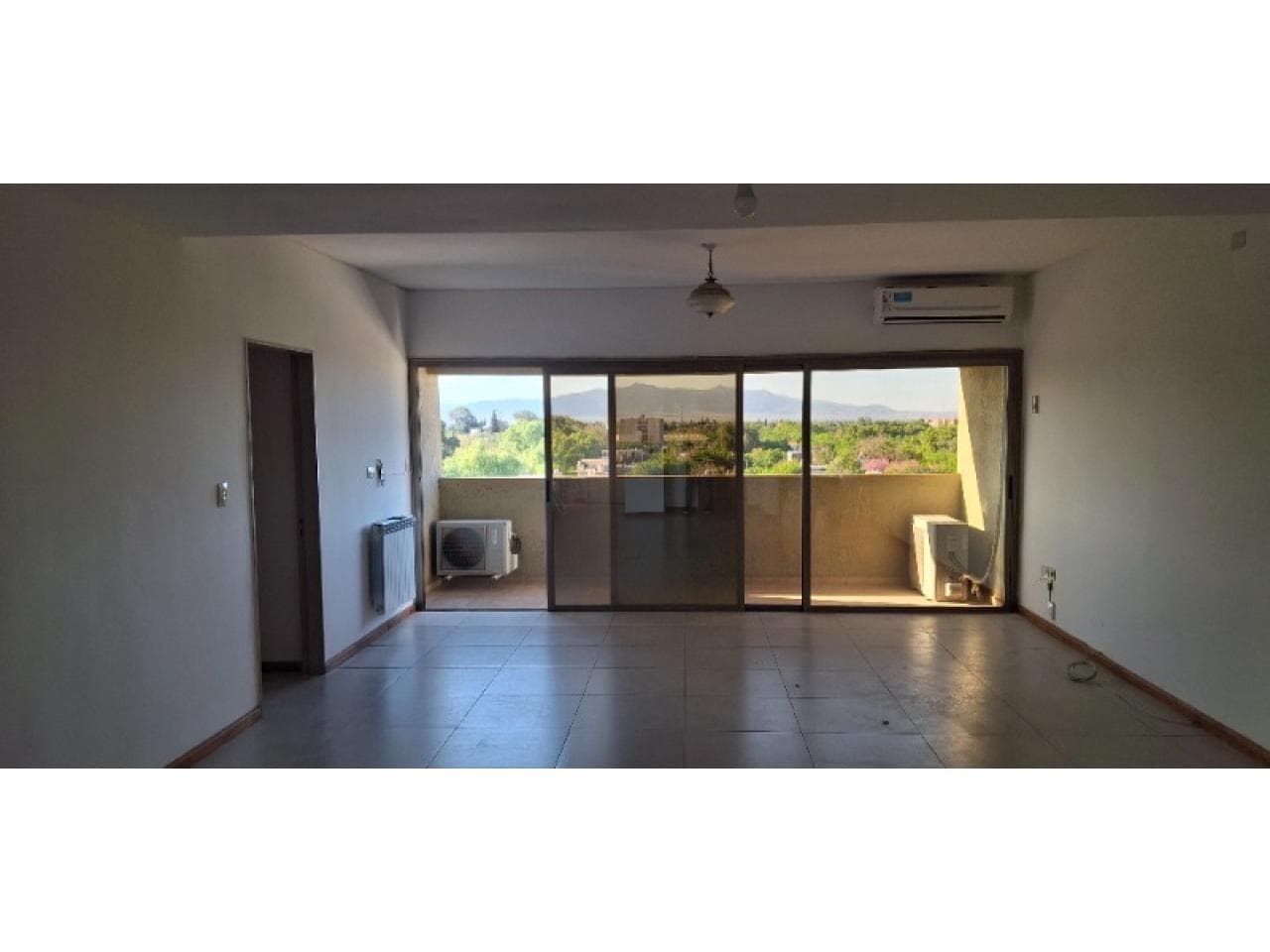 Se Vende Dpto De Categoria  A Metros  Centro Civico En 7° Piso, Con Excelente Vista, 3 Dorm, Cocina, Living-comedor, 3 B