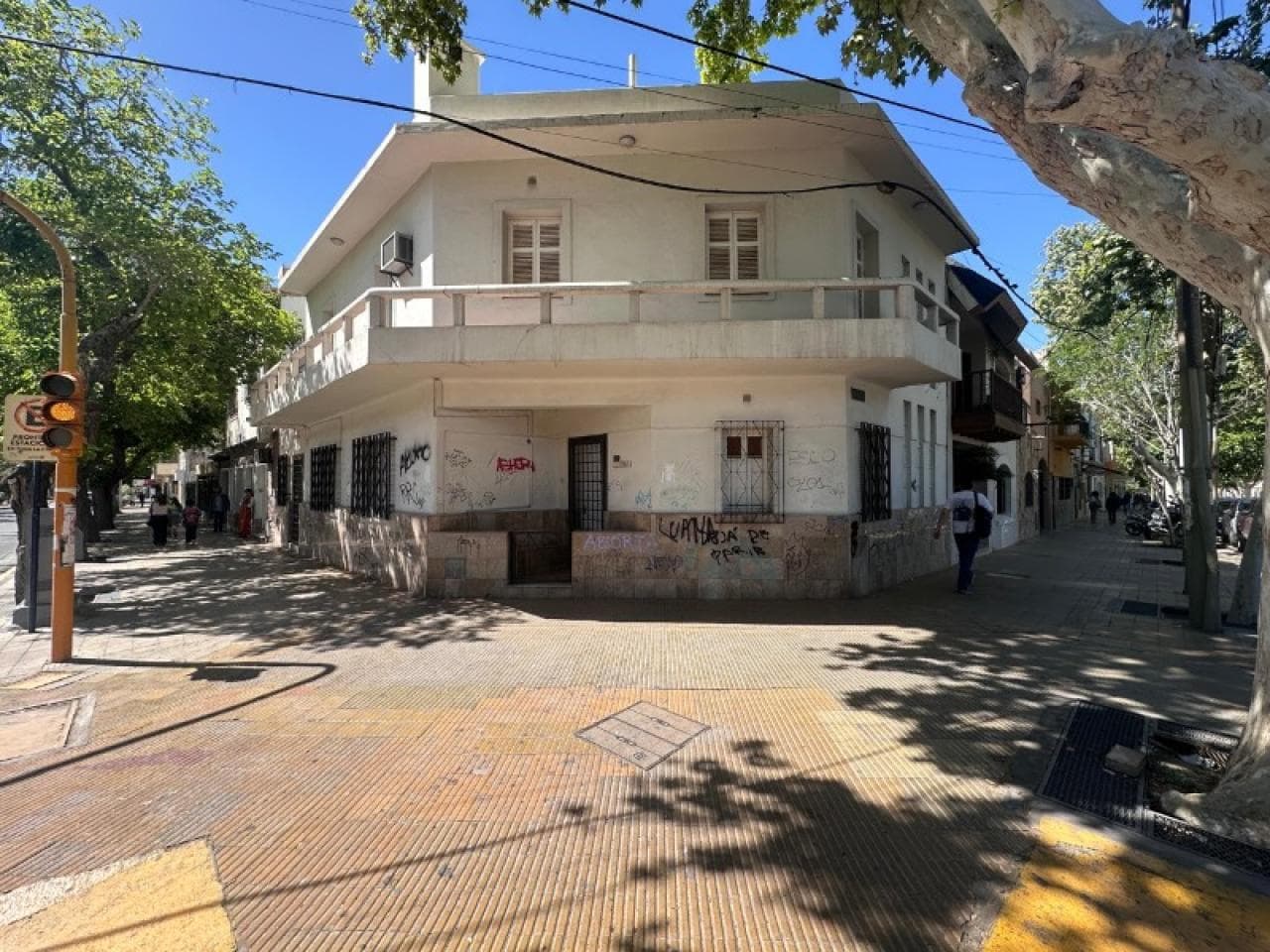 Venta Casa Importante Esquina Libertador Y Catamarca. Capital