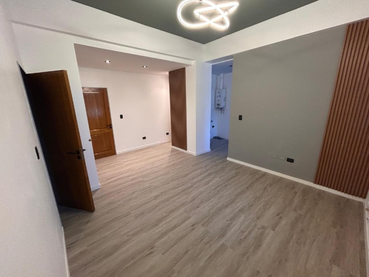 Dpto Capital - Excelente Ubicación - 25 De Mayo Y Gral Acha - Edificio Tambolar - 1 Dormitorio. Planta Baja