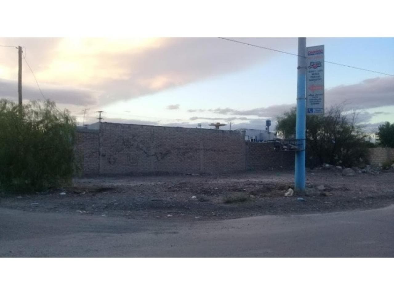 Lote 10,60 X 28,32 Mts Detras De Parrillada Manolo, Pocito Toda Una Esquina,servicio Impuestos Al Dia $20.00000 Efectivo