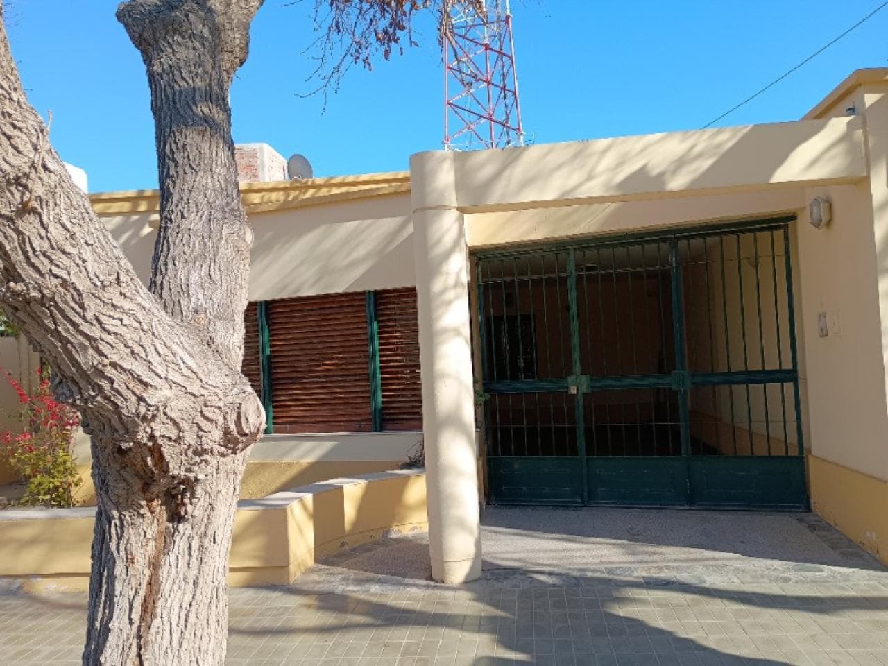 Vendo Hermosa Casa, 3 Dormitorios. En Santa Lucía. Excelente Estado.