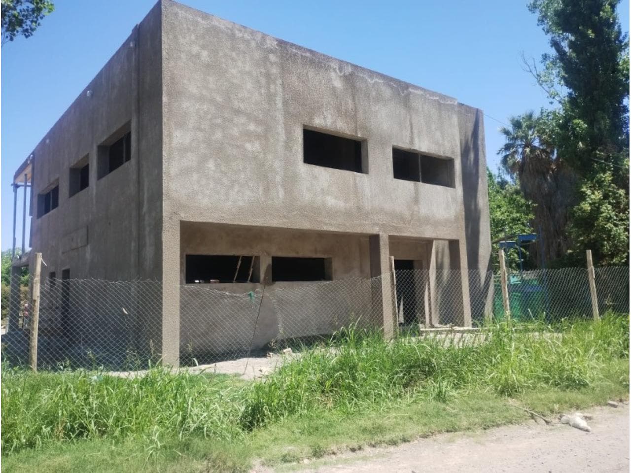 Venta De Hotel, Para Inversion Minera.  Ubicado Santa Lucia, Sobre Calle Lencinas Cerca Fábrica De Helados Portho.