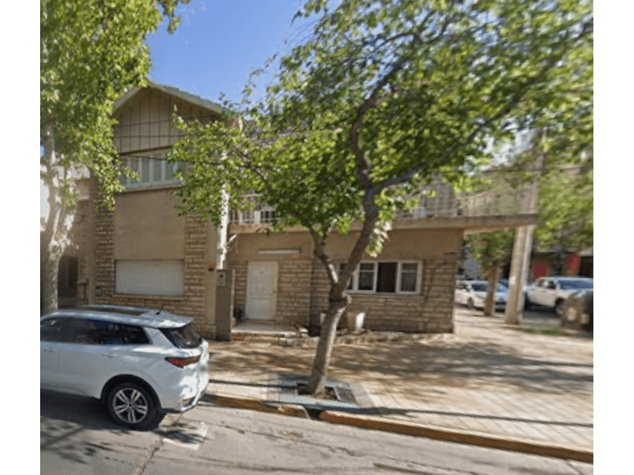 Casona Esquina En Microcentro, 6 Piezas, 3 Baños, Amplios Ambientes, Ideal Instituciones