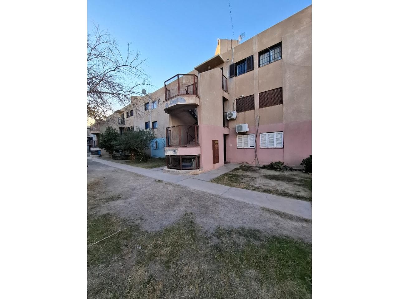 Venta Impecable Departamento. Rivadavia