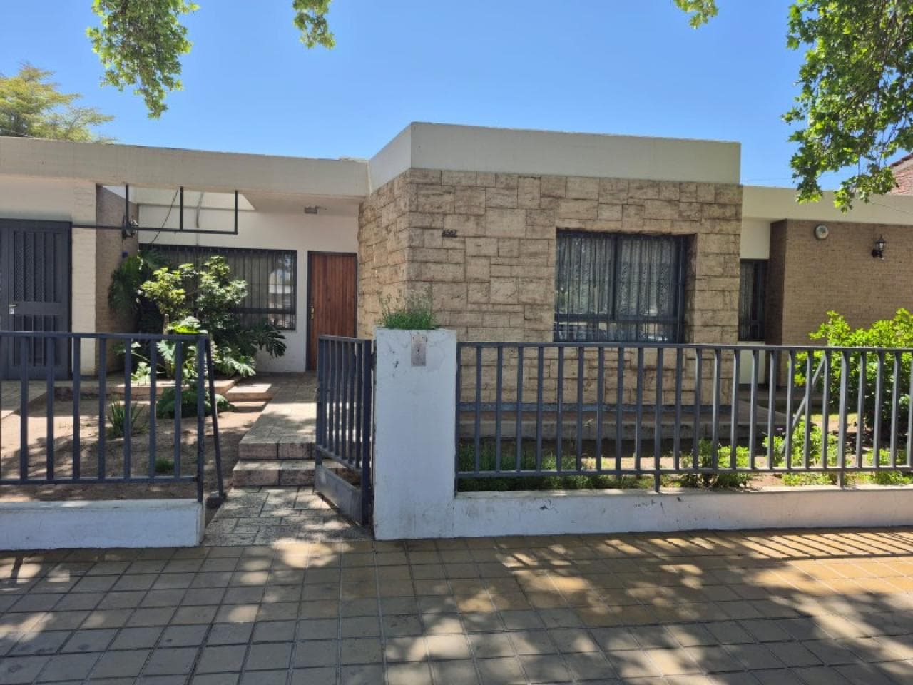 Venta - Casa 3 Dormitorios 2 Baños Sobre Av. Libertador- Rivadavia
