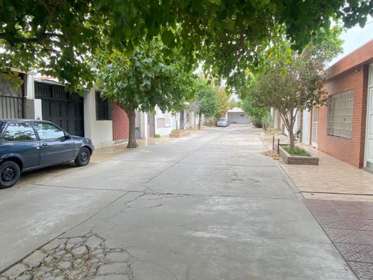 Venta Casa Centrica, 3 Dormitorios Con Cochera. Capital.