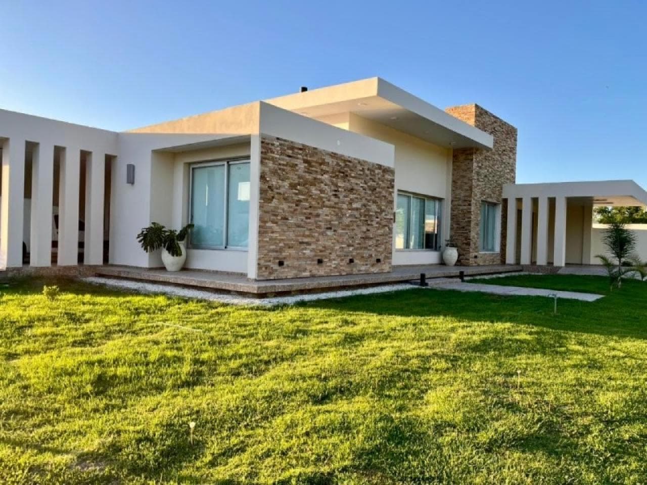 Venta Magnifica Casa A Estrenar En B. Privado "brisas" - 3 Dormit. Y 3 Baños .-