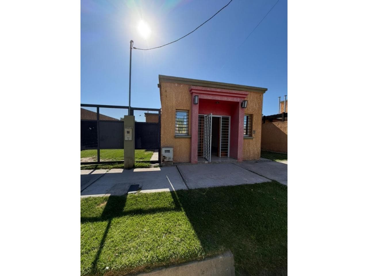 Alquiler. Hermosa Casa En Rivadavia, 3 Habitaciones
