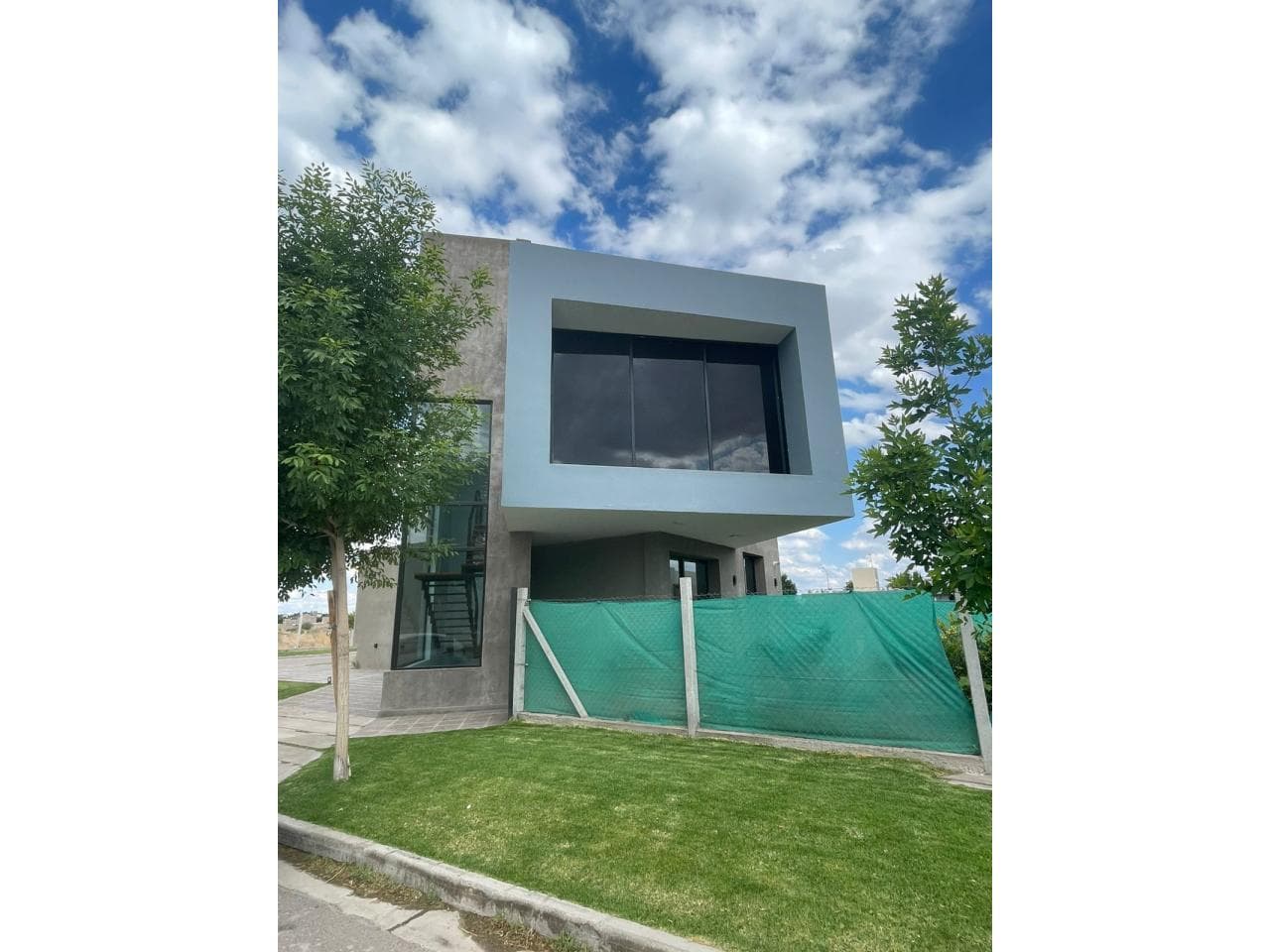 Venta. Hermosa Casa Minimalista En Terrazas Al Oeste Con Vistas A La Montaña. Rivadavia