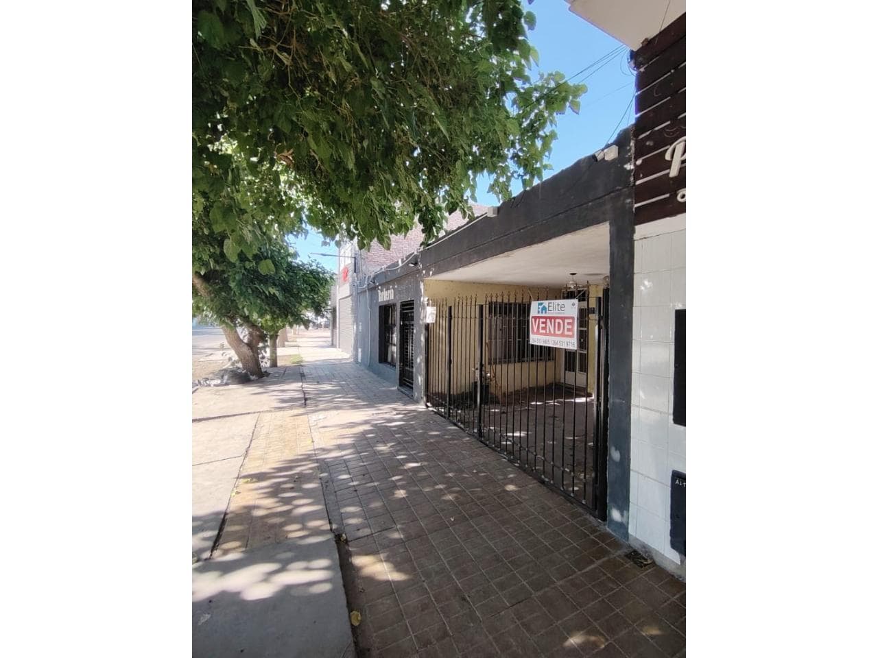 Venta. Casa Y Salon Calle Mendoza Y Juan Jufre - Zona Comercial. Capital