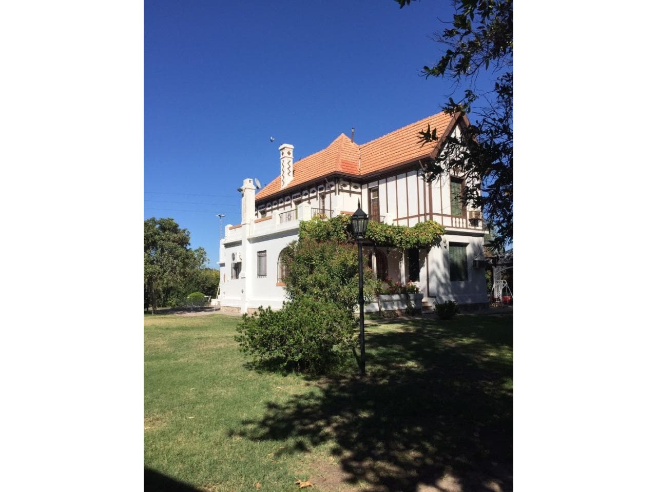 Venta - Histórico Chalet Estilo Tudor - 2200m2 Terreno. Capital