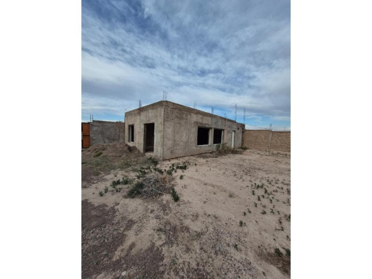 Terreno Con Construcción Avanzada A Terminar.