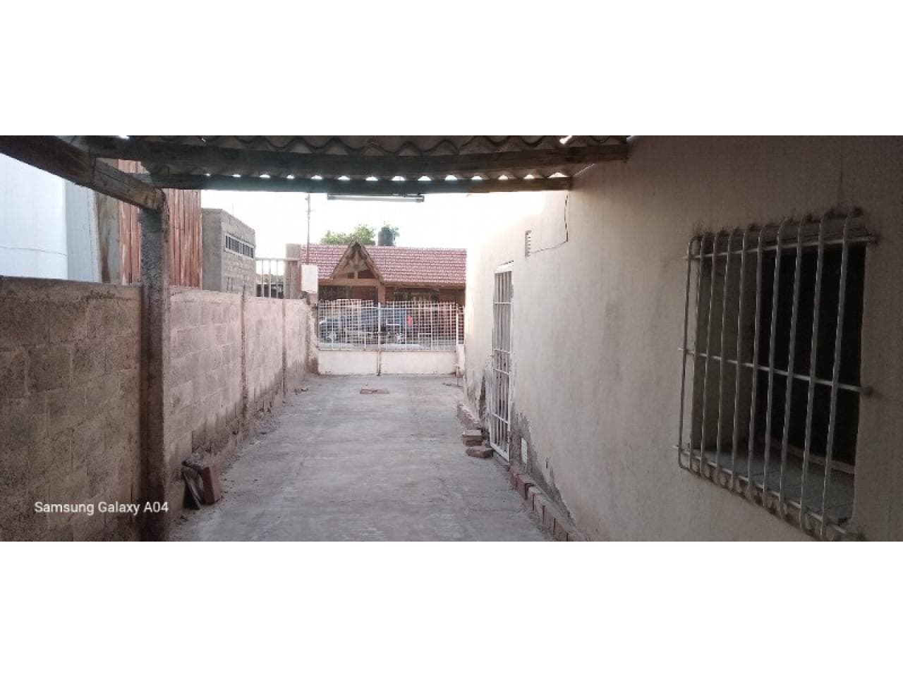 Venta. Casa Con Terreno Grande. Rawson