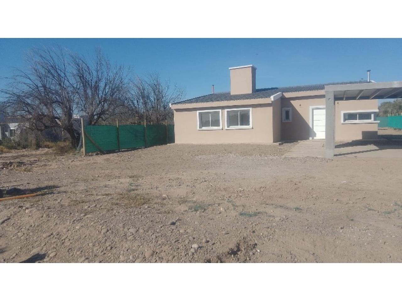 Alquiler Casa. 3 Dormitorios 3 Baños.  Barrio San Juan De Los Olivos. Rawson
