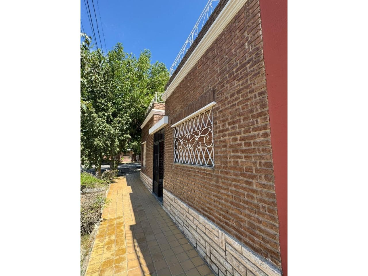 Venta Casa En Esquina, Excelente Oportunidad, Vivienda / Comercial - A 50 Metros De Calle Av. Libertador