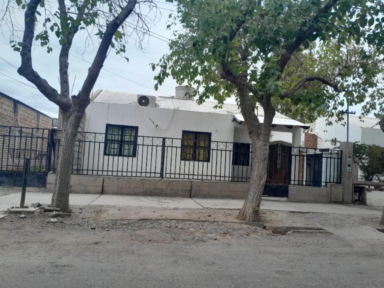 Casa De 3 Dormitorios Más Dpto De 1 Dormitorio
