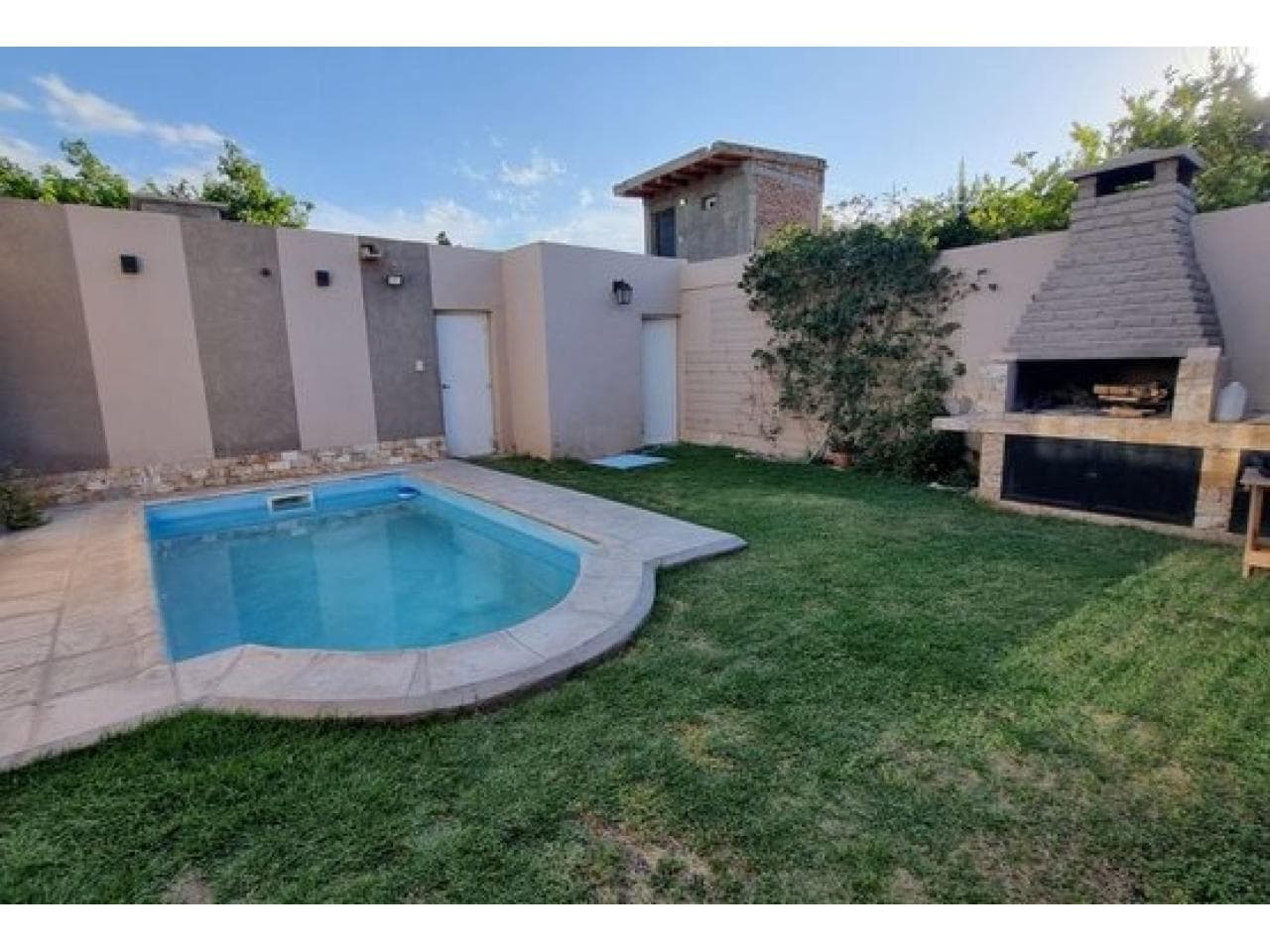 Casa Con Pileta. 3 Habitaciones. 3 Baños. Capital. Mls#420981158-11