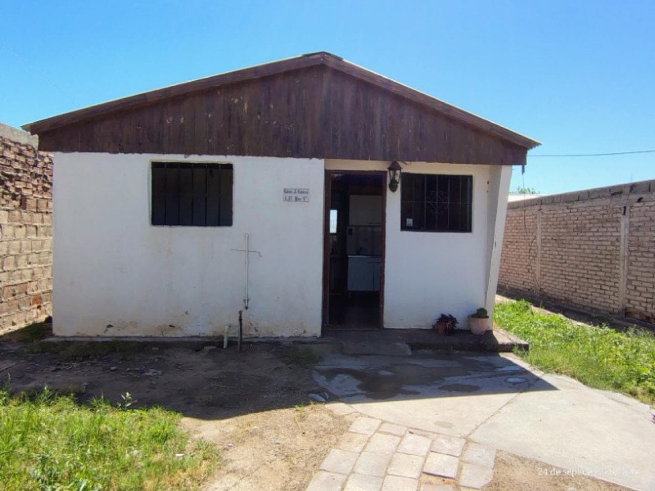 Venta De Casa Prefabricada, 2 Dormitorios, Amplio Terreno En Rawson