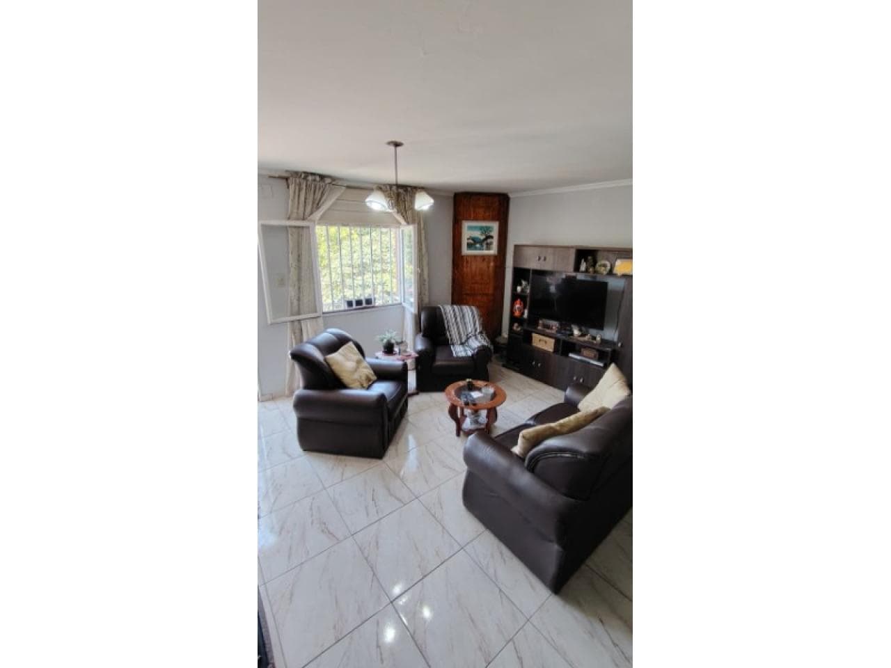 Departamento 1° Piso  Zona Superiora, Rawson. 2 Habitaciones Con Cochera Techada
