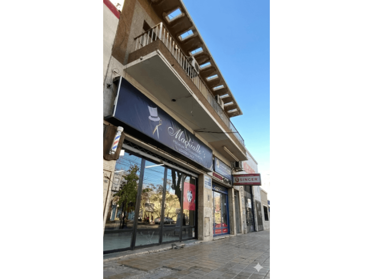 Venta De Inmueble Con 2 Locales Comerciales, Galpón Y Departamento Sobre Av. Lib. Gral. San Martín