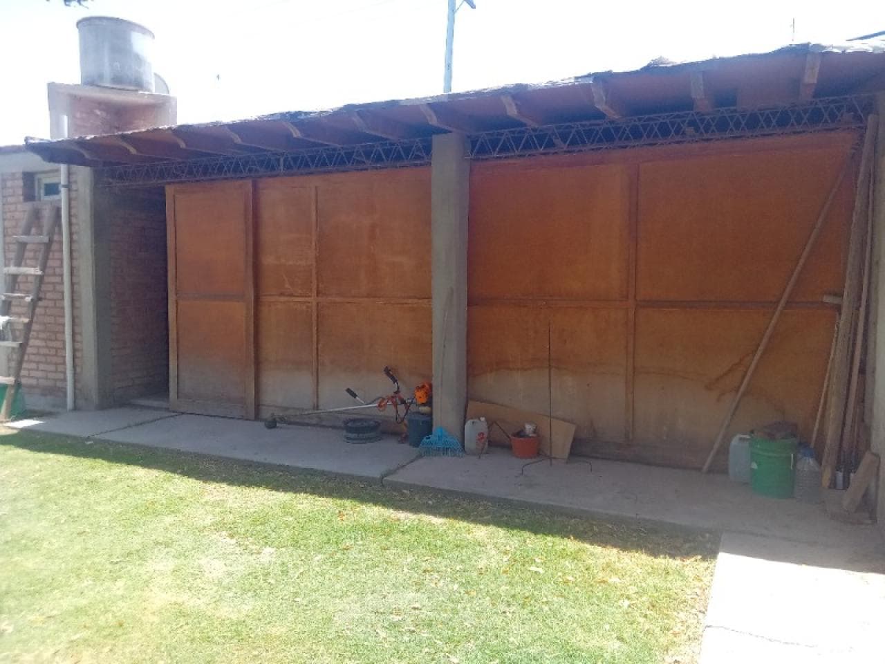 Casa Con Galpón. Garage. 5000 M2