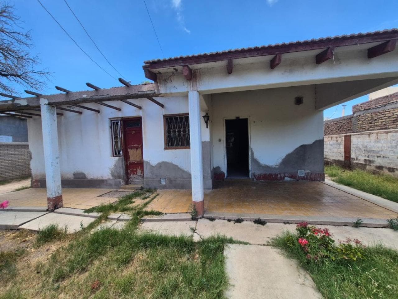 Venta - Casa 3 Dormitorios - A Reciclar - Villa America - Capital