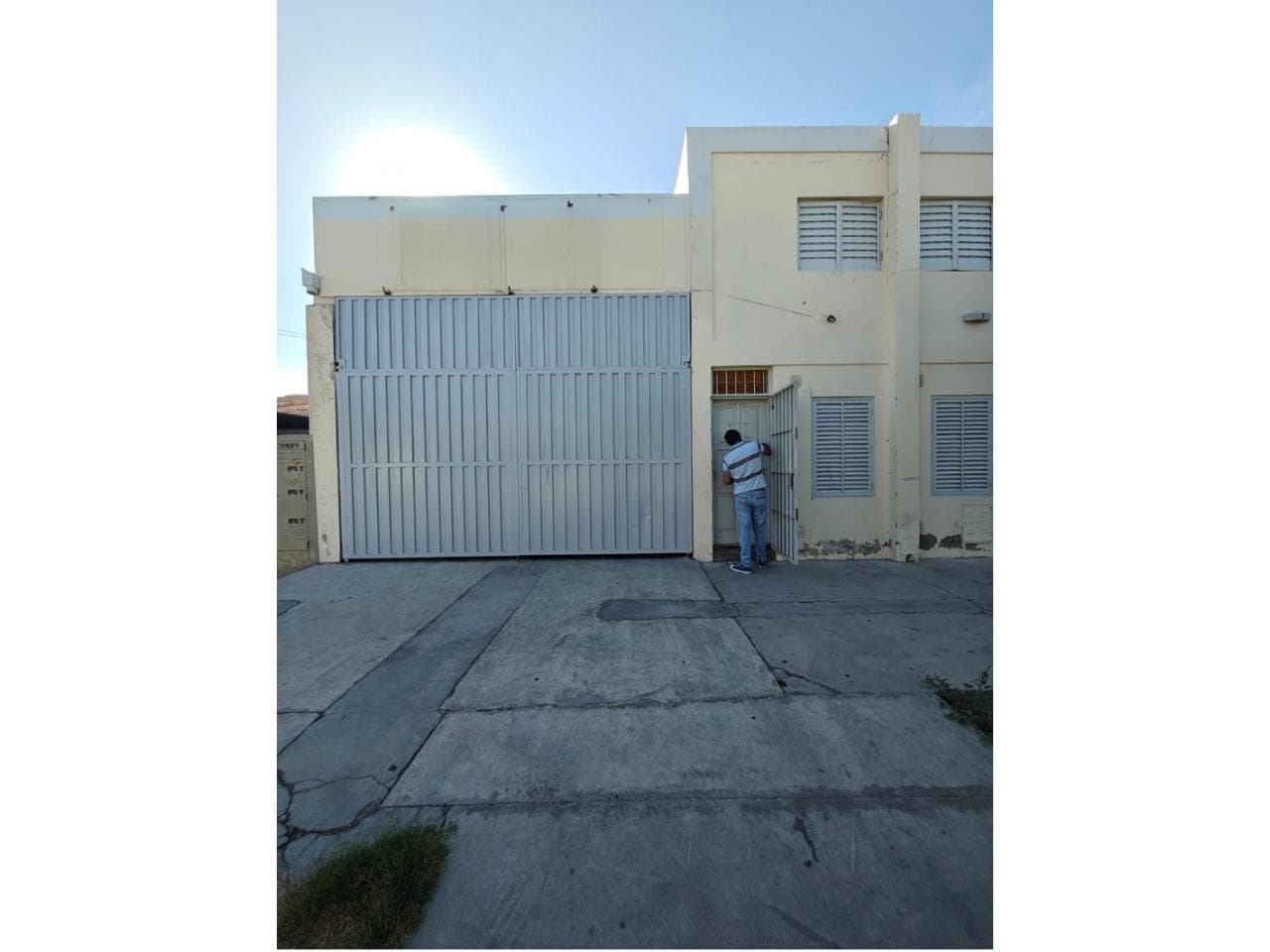 Alquiler. Galpón 220 M2 En Villa Krawse