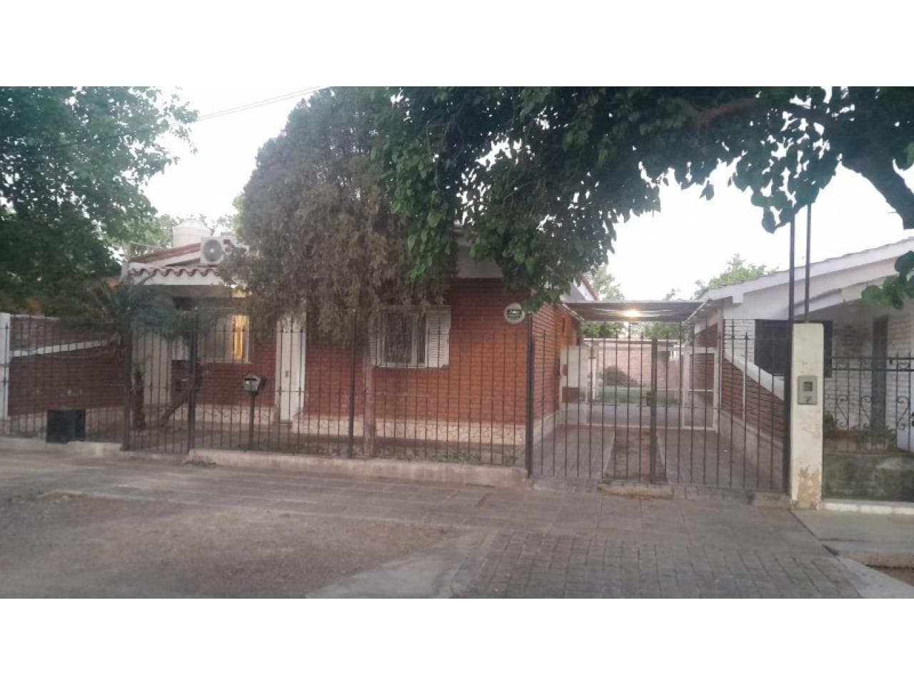 Venta. Casa, 3 Dormitorios. En Desamparados