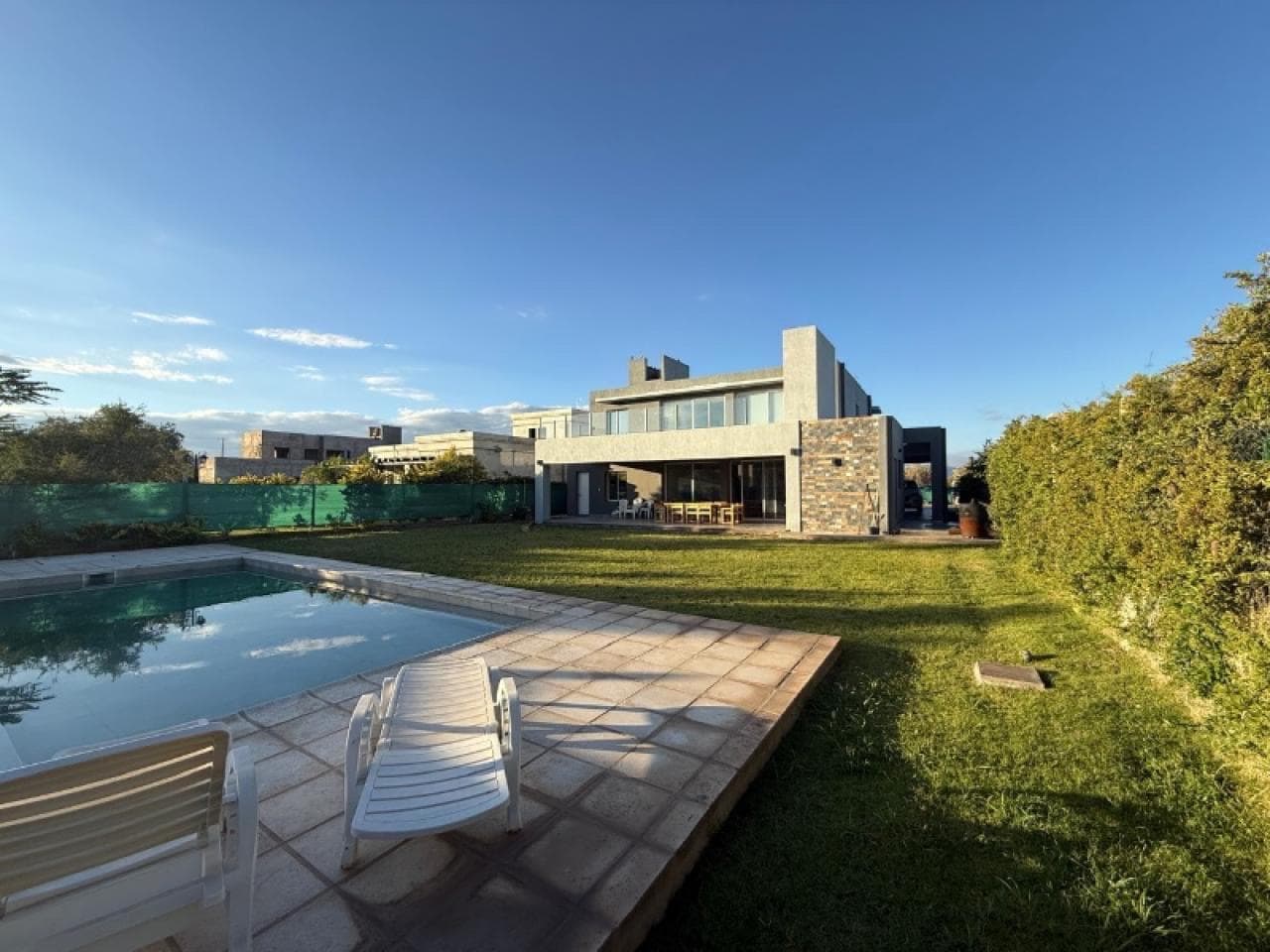 Venta - Casa Barrio Privado 4 Dormitorios, 4 Baños - 330m2. Rawson