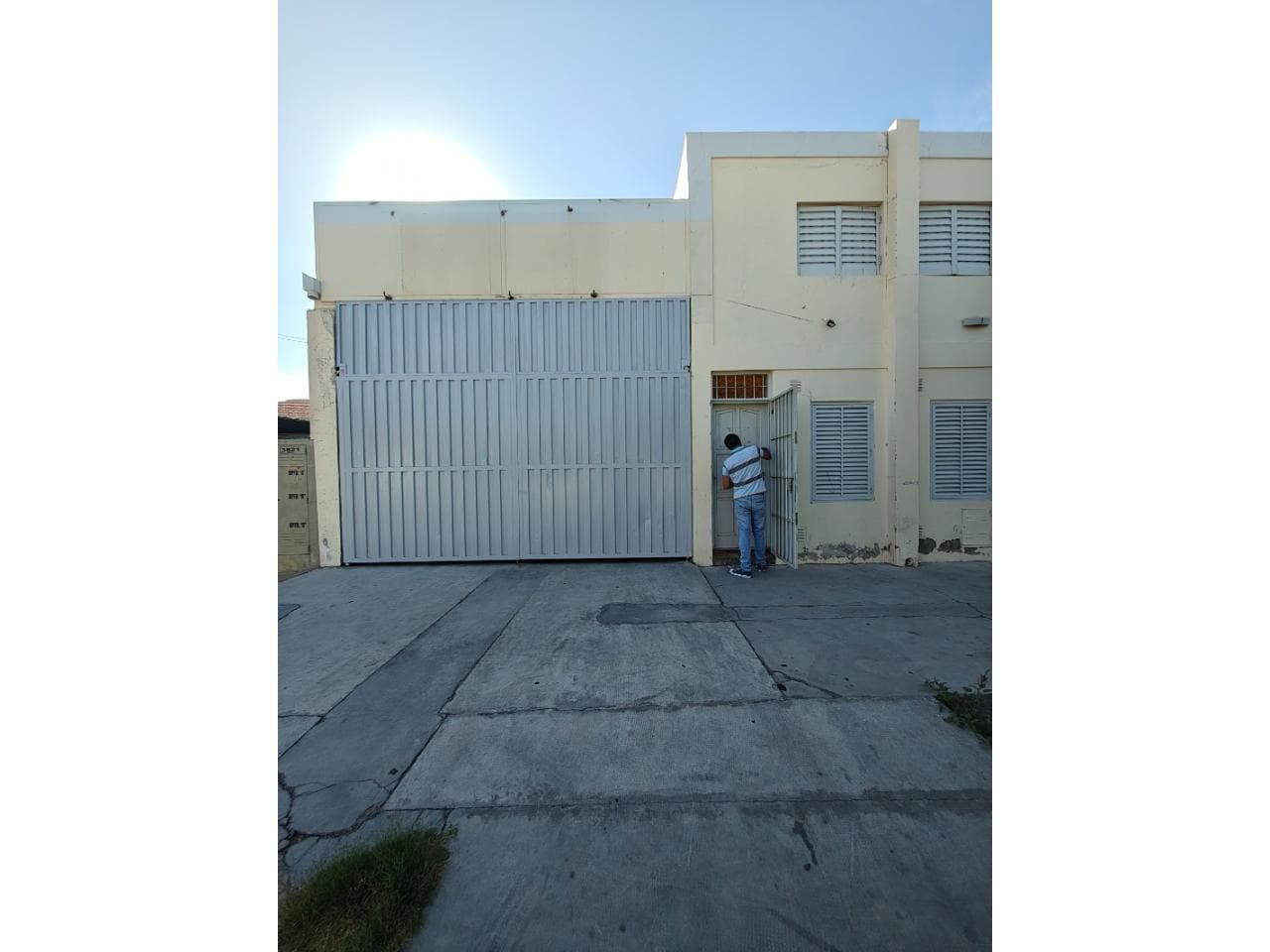 Alquiler De Salón En Calle San Roque Y Superiora. Rawson