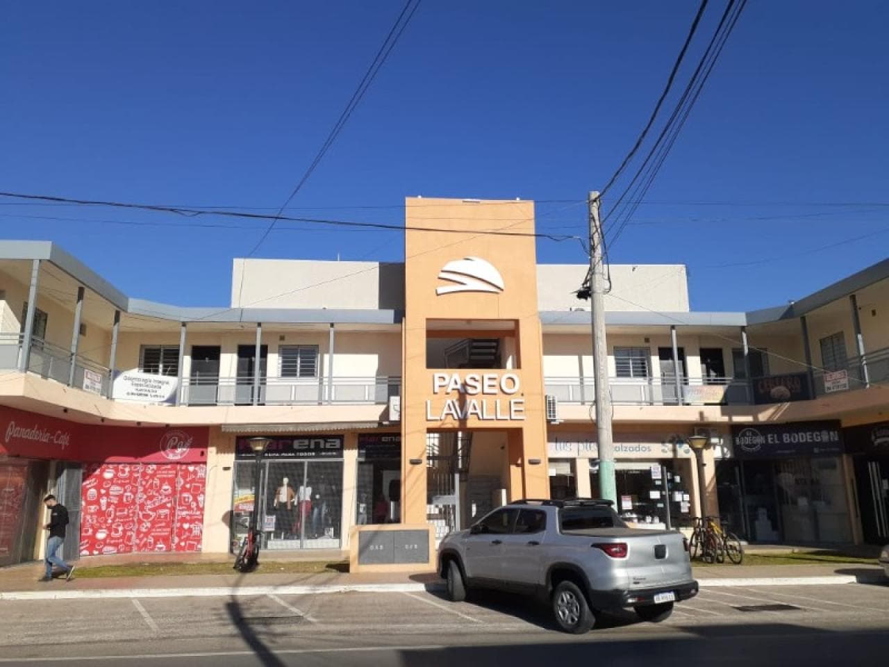 Alquiler. Salón Comercial. Rivadavia