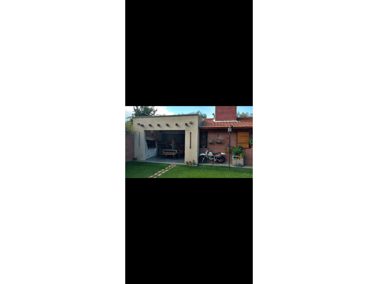 Vendo Casa B°stotac En Excelente Estado Rejas En El Frente, Cochera Cubierta Para 2vehiculos, Cocina, Estar Comedor Etc