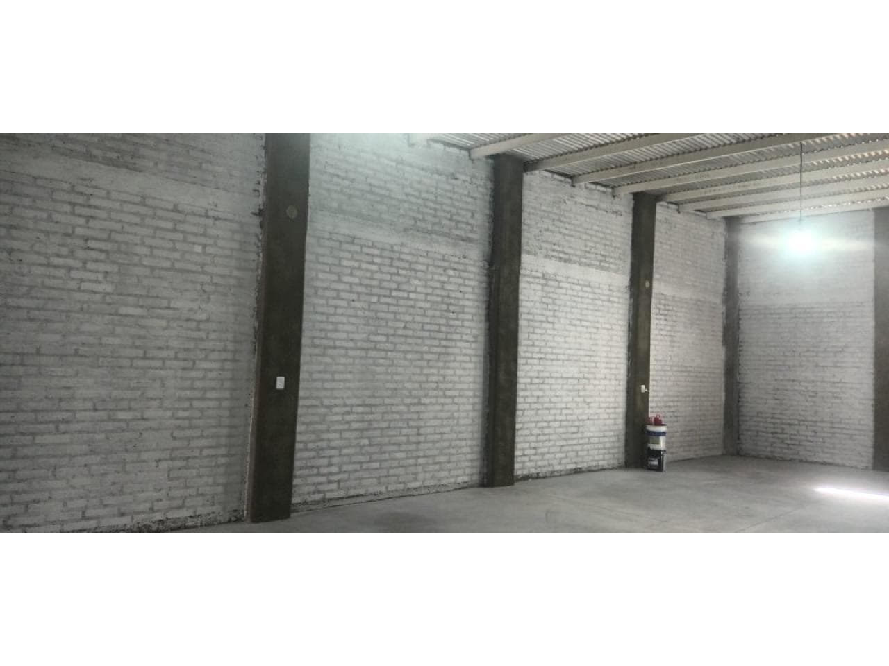 Alquiler. Galpón 220 Mts 2 Nuevo. Capital