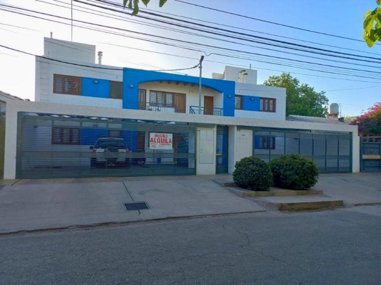 Dueño Alquila Dep De 2dormit C/cochera En Prim Piso P/escalera, S/expenasas, Máx P/4 Pers S/mascotas