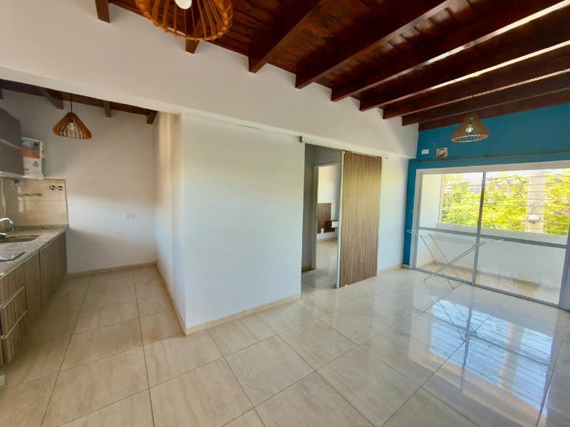 Alquiler. Departamento 1 Dormitorio Con Cochera En Capital.