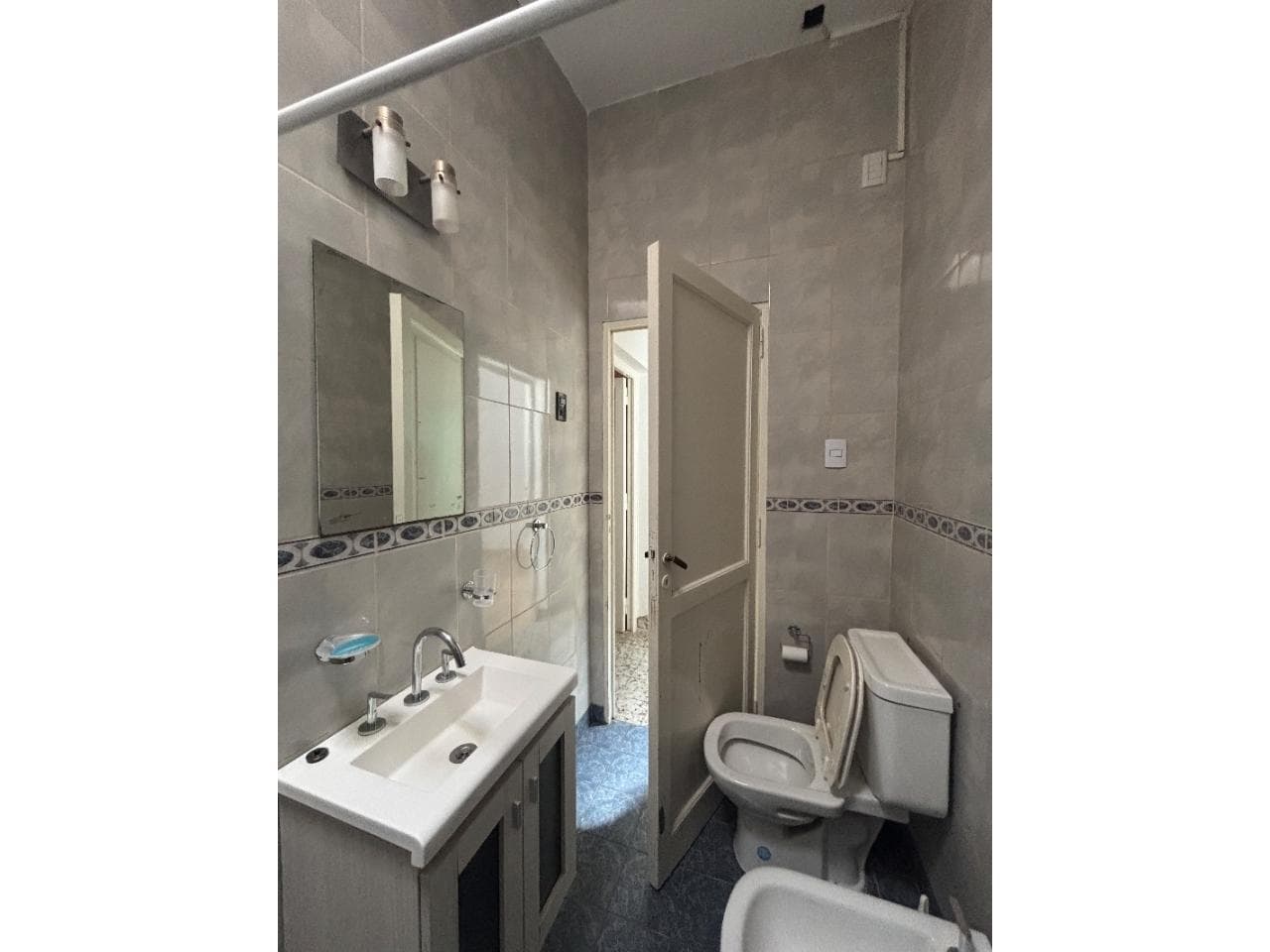 Venta. Casa, 2 Dormitorios. Apta Crédito. A 1 Cuadra De Ignacio De La Rosa. Rivadavia
