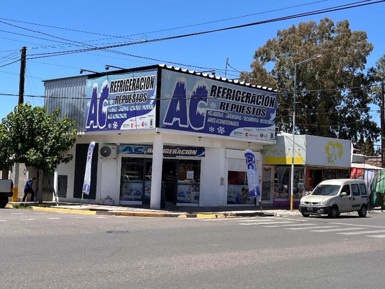 🔷 Arustiza 🔷 Vende 4 Inmuebles Casa + 3 Salones