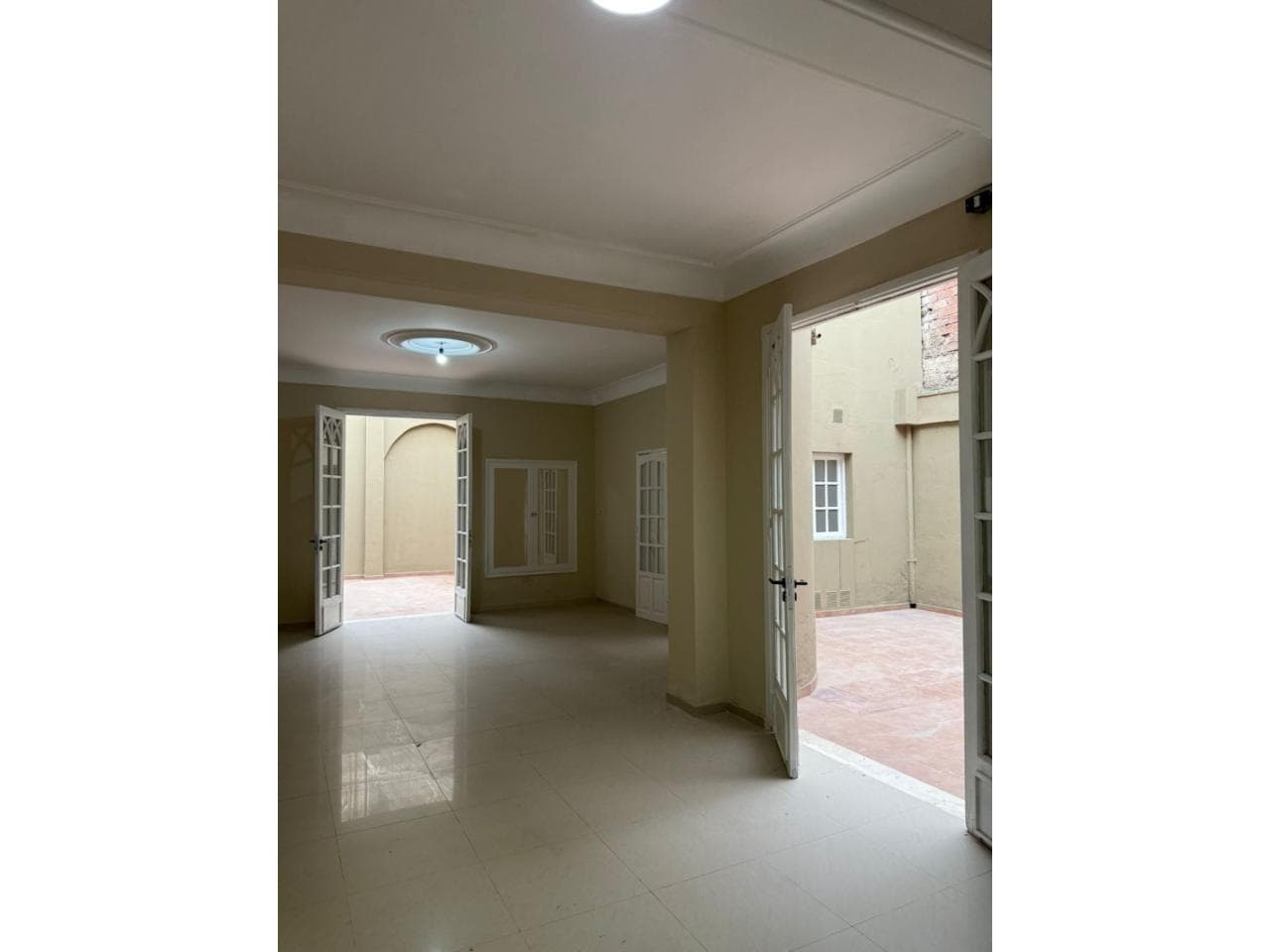 Venta. Salon Comercial / Oficinas. En Calle Entre Ríos Y Av. Libertador. Capital