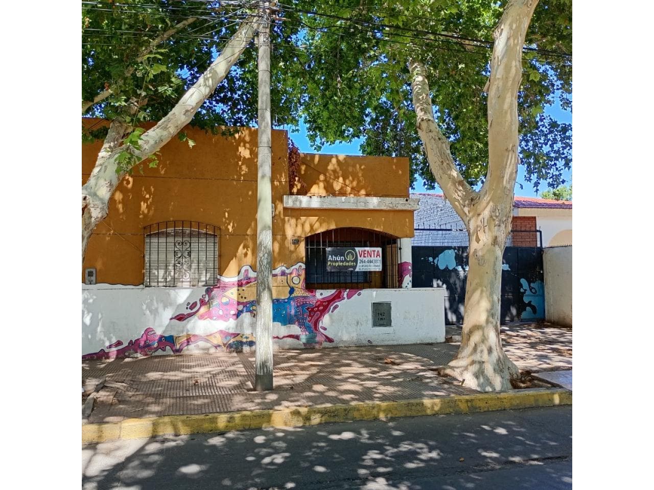 Venta Excelente Oportunidad Destino Comercial - Vivienda Con Amplio Galpón, Frente A Escuela Rivadavia, Calle Caseros