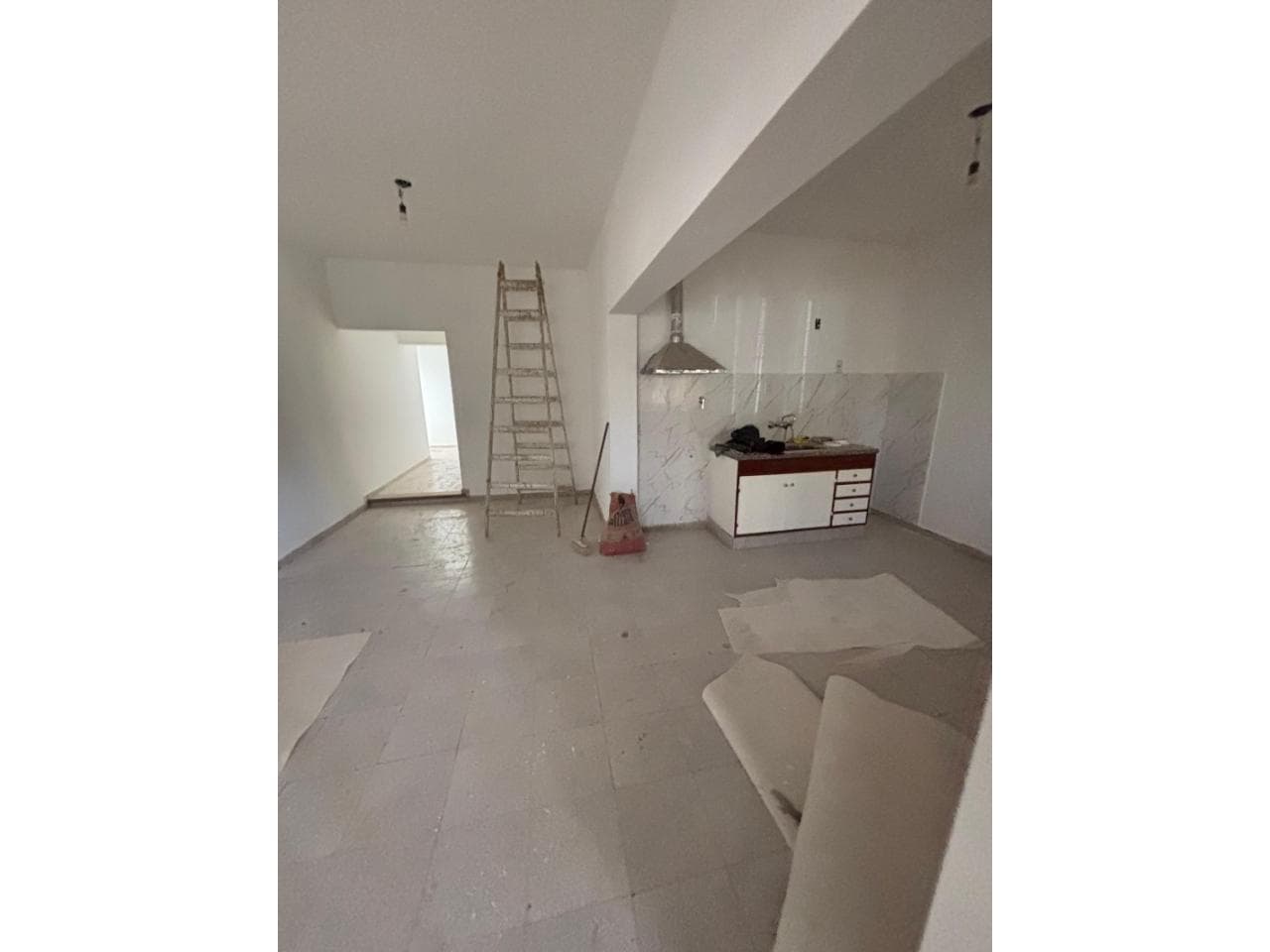 Venta. Casa Centrica Reciclada De 3 Dormitorios, Baño, Cochera Y Patio. Capital