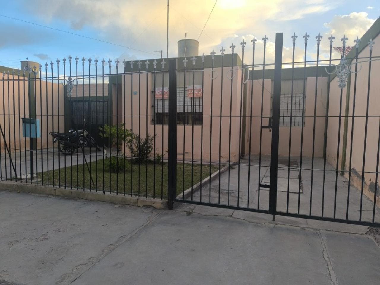Venta. Casa En Barrio Los Pinos. Chimbas