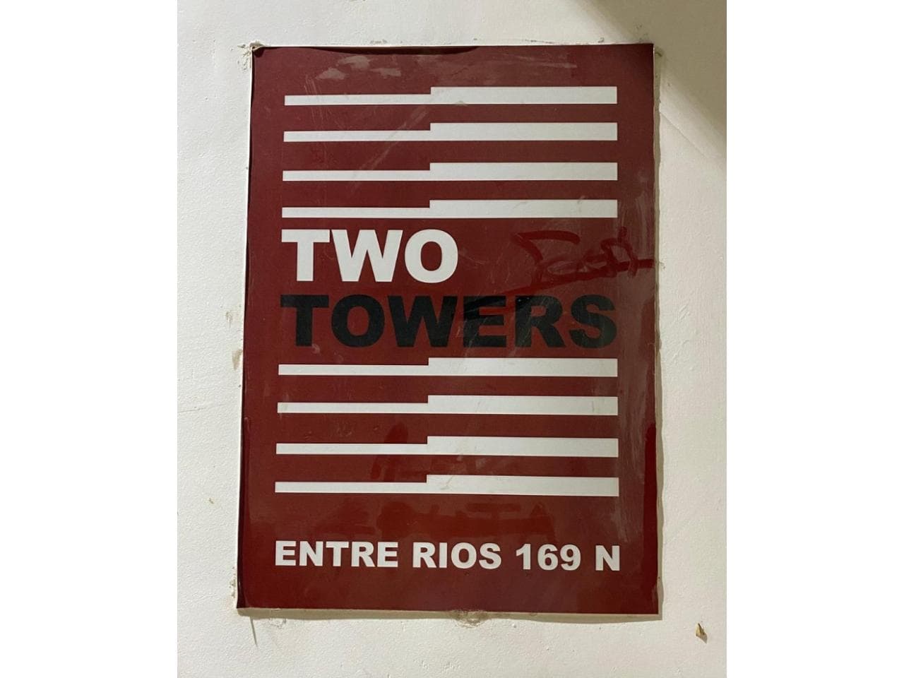 🌆 Venta Cochera En Edificio "two Towers". Capital