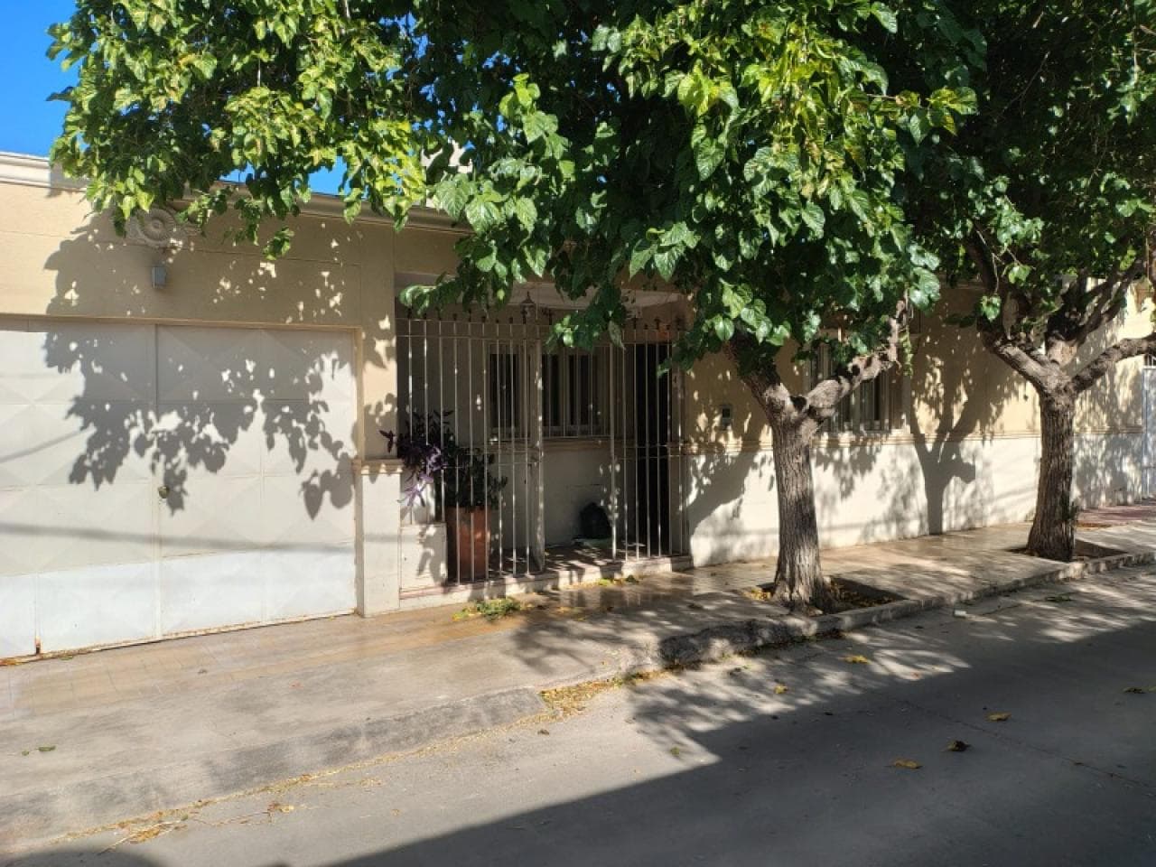 Venta. Casa Capital - Calle Maipu Entre Jujuy Y Aberastain, 3 Dormitorios 2 Baños, Remodelada, Lista Para Mudarse