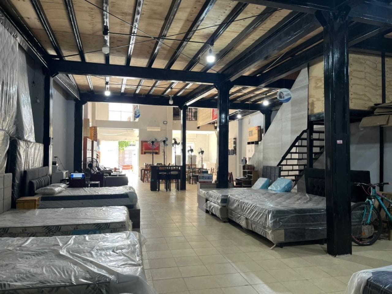 Alquiler. Salon| Calle Mendoza | 500 M2. Chimbas