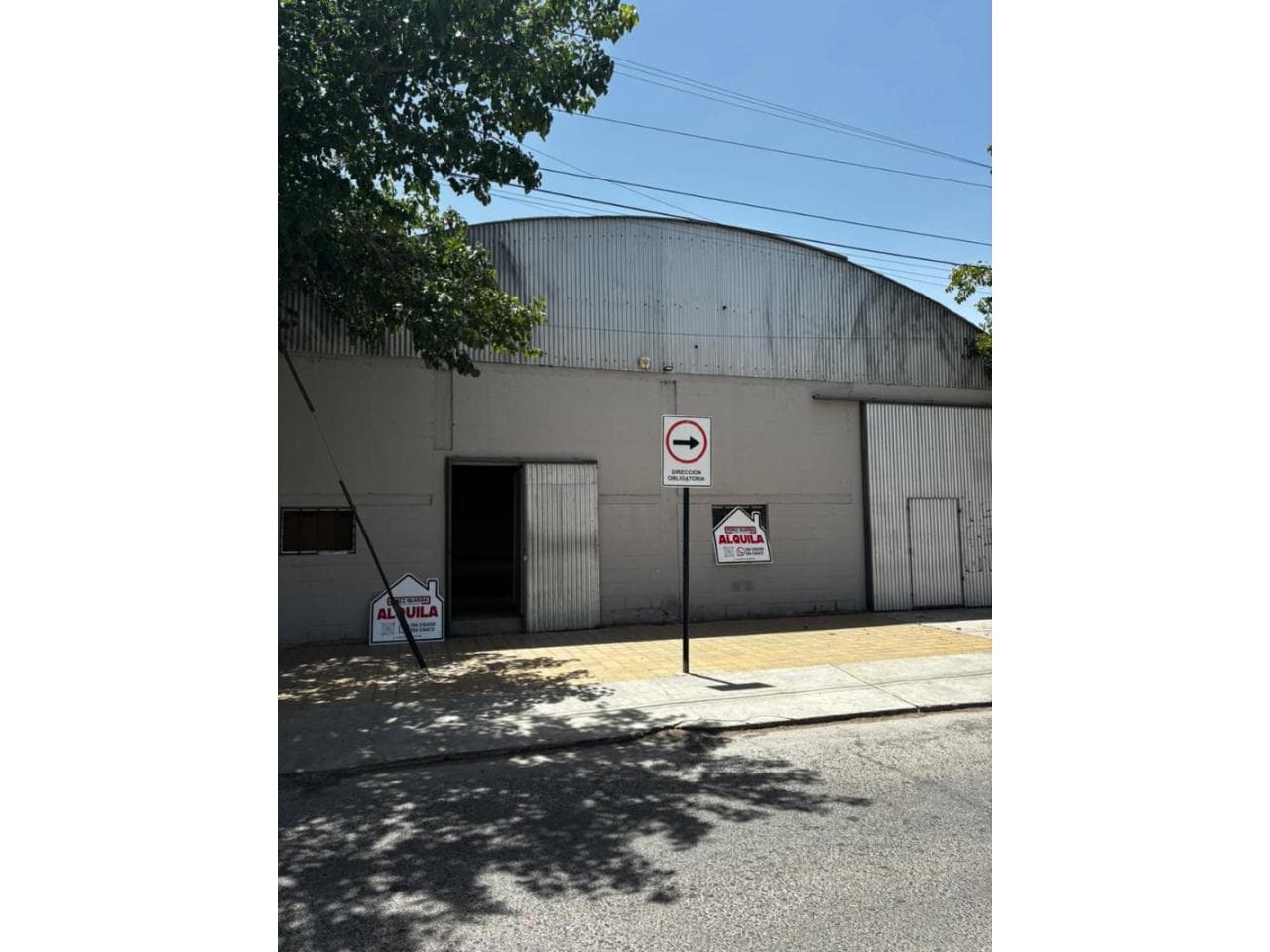 Alquiler, Galpon De 400 M² Sobre Tucuman Y Chile Privado, Baños Ingreso Camion Chico. Capital