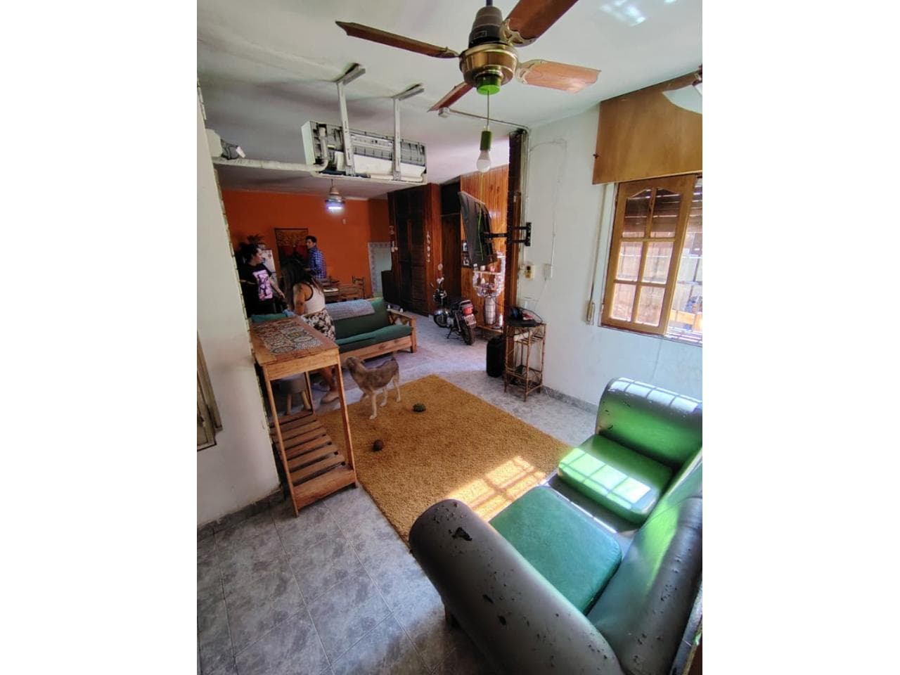 Casa En Barrio Kennedy  Excelente Ubicación  3 Dormitorios · Cochera Para 3 Autos