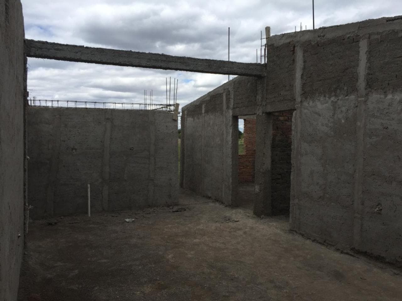 Sarmiento Terr 651 Mts / Con Obra En Construcción / Calle Bustelo / Valor Us$ 25.000 Tel. 2645641149- 264 6296308