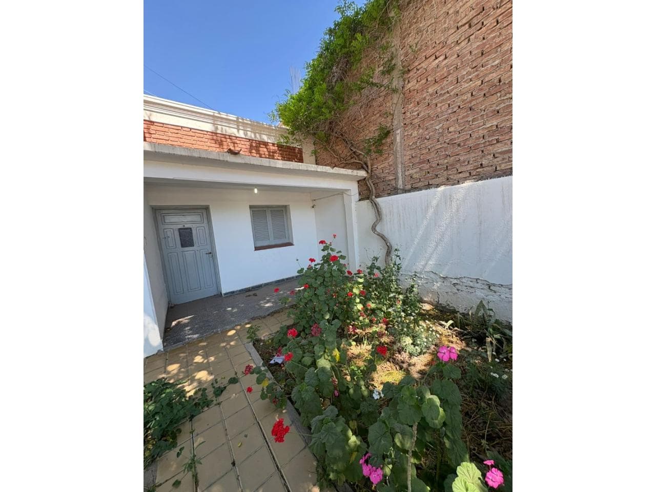 Alquiler - Casa De Tres Dormitorios - Santa Lucia