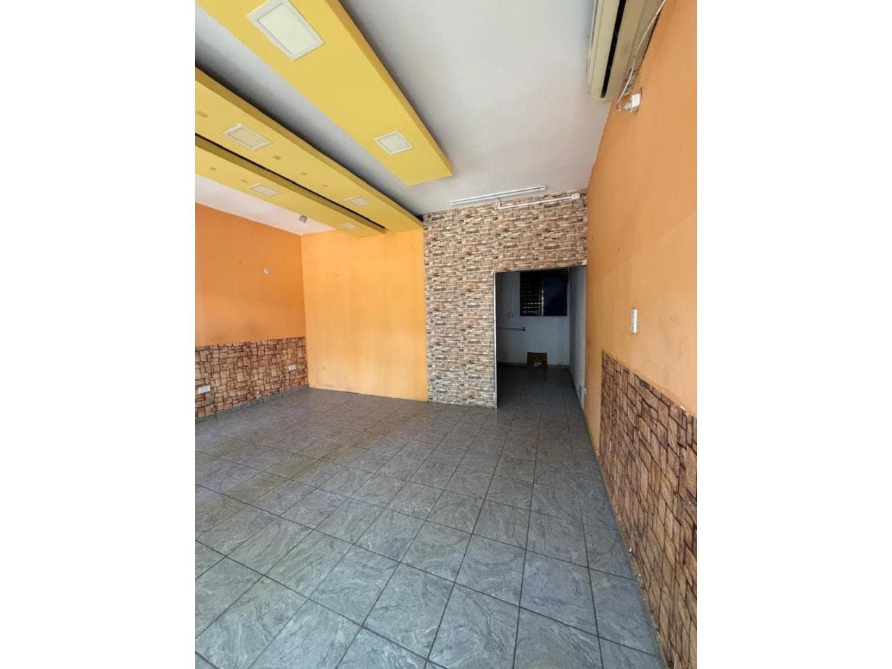 Alquiler. Local. Calle Laprida Oeste 50. Propietario. Capital